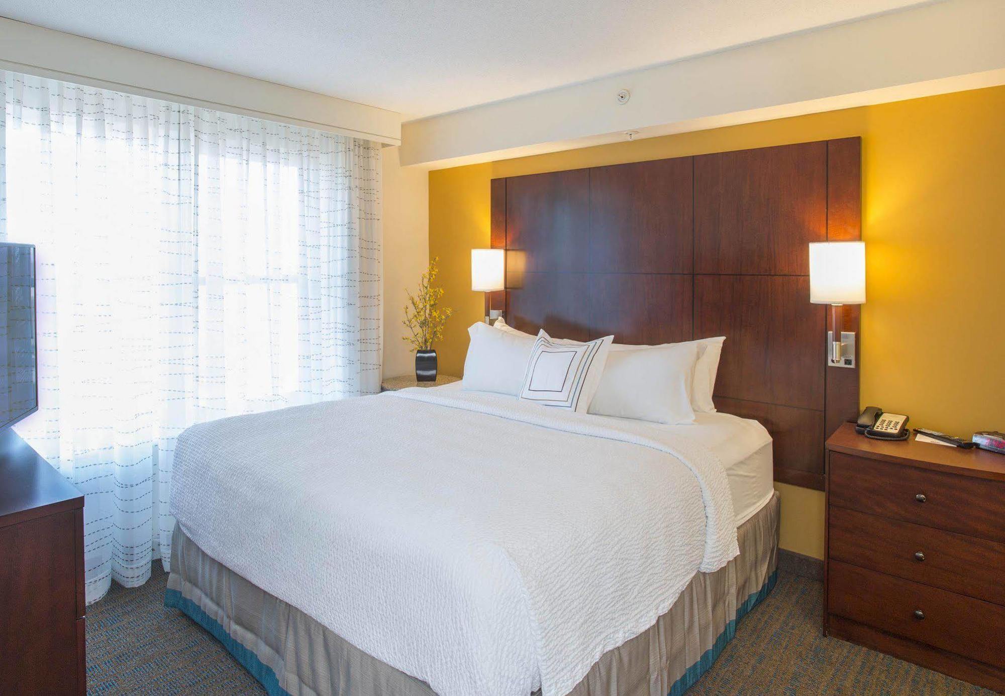 Residence Inn By Marriott Moncton Bagian luar foto
